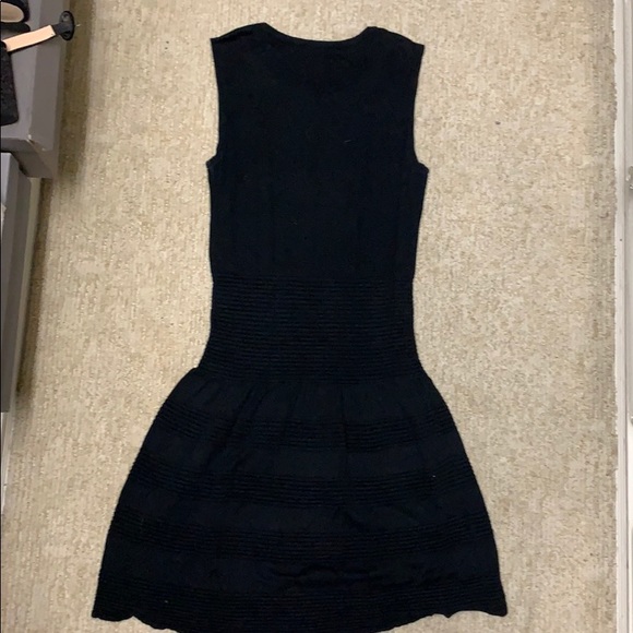 Simple black dress - Picture 3 of 4